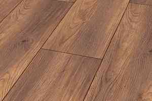 Ламинат Rooms Suite 242 / 8мм Дуб Эльба коричневый RV827WА фото  | FLOORDEALER